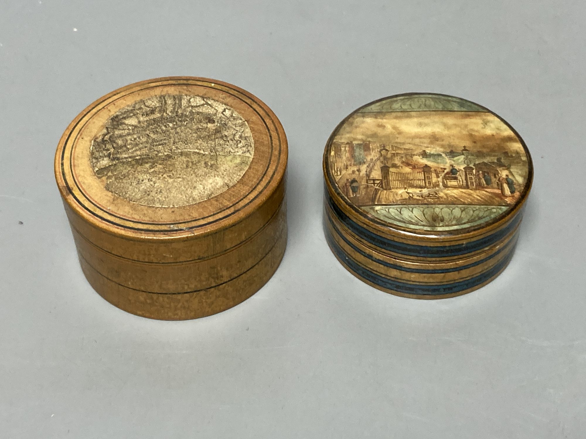 A rare early Tunbridge ware 'The Environs of Brighthelmstone' sycamore drum-shaped box, c.1800, 6.4cm diameter, (2)